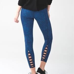 Lululemon Pure Practice‎ Pant Leggings in Samba Snake Kayak Blue Size 6